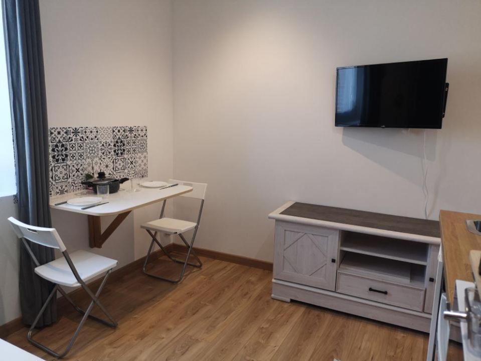 Superbe Studio Face Au Chateau Gisors Zewnętrze zdjęcie