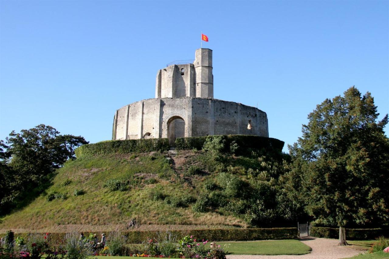 Superbe Studio Face Au Chateau Gisors Zewnętrze zdjęcie